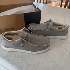 Hey Dude Men's 7or Women’s 9 Recycled Leather  Gray Slip-On Loafers